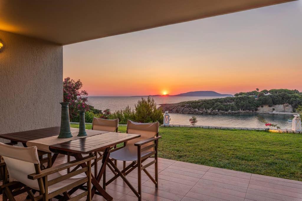 Villa Idyle - Beachfront Residence Tragána Eksteriør billede